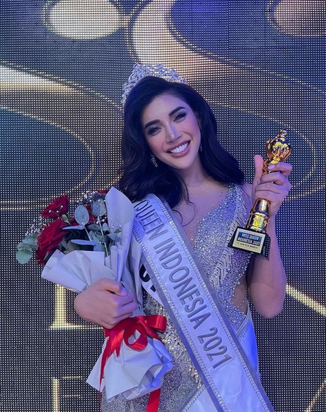 Tak dipungkiri jika ada banyak warganet yang kerap mencibir penampilan Millen Cyrus. Walaupun demikian, Millen tak terlihat ambil pusing dan tetap percaya diri. Foto: dok. Instagram/@millencyrus