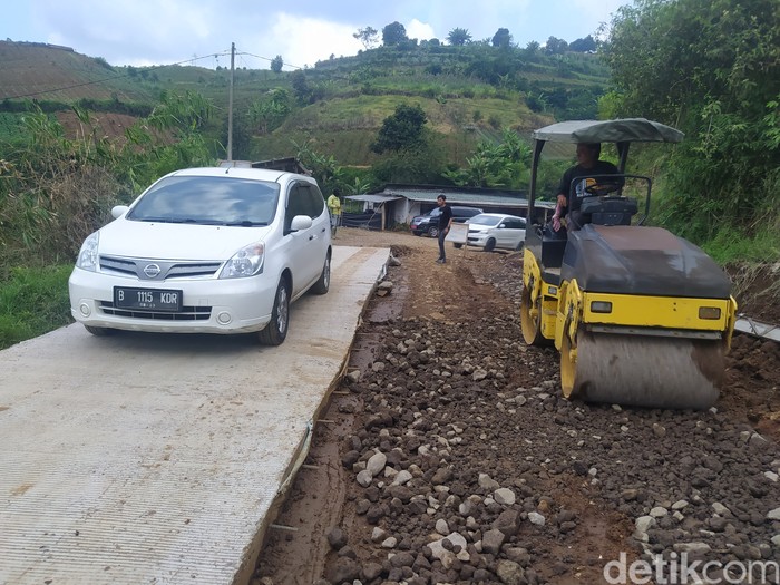Mobil plat Jakarta gunakan jalur Puncak 2 hindari Gage