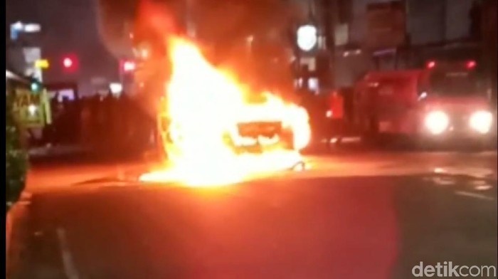 Mobil terbakar di Tasikmalaya, Jabar