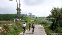 Beginilah bentang alam yang membuat mata enggan berkedip. Datanglah pagi-pagi untuk menikmati cahaya yang sangat mempesona.