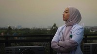 Nikita Willy berhijab untuk perannya di Satu Amin Dua Iman. Foto: dok instagram Nikita Willy