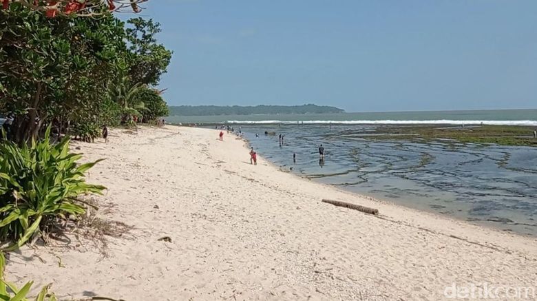 Pantai Karapyak Pangandaran