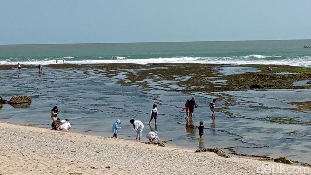 Pantai Karapyak Pangandaran