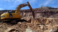 Jalur di perbukitan pun dibuka demi kelancaran membuka ruas penjuru tersebut. Foto: Dok. Kementerian PUPR-Ditjen Bina Marga