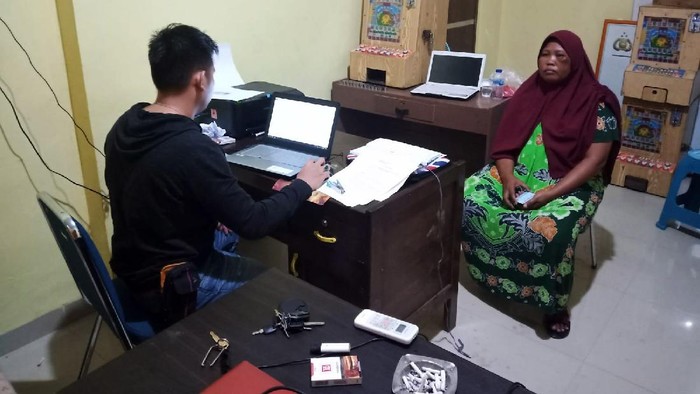 Pemilik Mobil Bertangki Siluman Diamankan Polisi Pemilik mobil dengan tangki modifikasi yang sempat melakukan pengisian BBM jenis solar di Musi Rawas Utara, Sumsel, diamankan polisi. Selain itu, barang bukti mobil juga ikut diamankan.