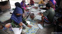 Suwarti mengatakan dalam sehari usaha miliknya bisa memproduksi kurang lebih 100 kg melinjo untuk dijadikan emping.
