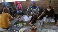 Saat ini, bisnis produksi emping Suwarti bisa meraih omzet hingga Rp 45 juta per bulannya dengan harga jual emping yang kini berada di kisaran Rp 30.000/kg.