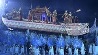 Pembukaan ini juga menampilkan aksi koreografi serta dinyanyikannya lagu Aku Papua gubahan Franky Sahilatua yang dinyanyikan Edo Kondologit, Michael Jakarimilena, dan Nowela Elizabeth Auparay. Antara Foto/Nova Wahyudi.