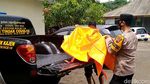 Polisi Evakuasi Bangkai Lutung yang Tersengat Listrik di Pekalongan