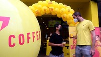 Penghormatan kepada pulau Jawa itu dilakukan dimana kisah kopi Indonesia mulai dikenal dunia, yakni Jawa Barat. Dalam beberapa tahun terakhir, kultur kopi di Indonesia berkembang pesat dengan semakin banyak pengusaha muda yang membuka kafe dan yang paling banyak dikunjungi adalah peminum kopi artisan dari kalangan milenial.