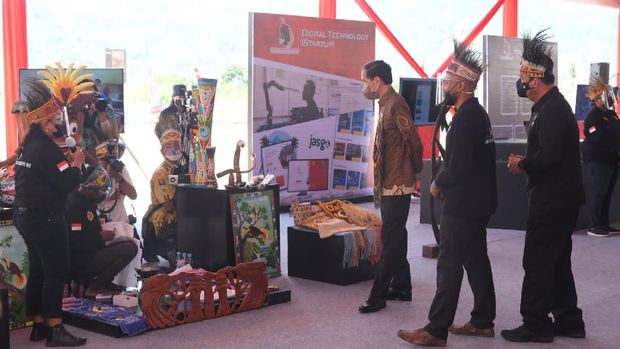 Presiden Jokowi melakukan ground breaking gedung Papua Youth Creative Hub yang akan dijadikan pusat penggerak untuk mengembangkan bakat pemuda-pemudi Papua. (dok Istimewa)