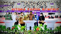 Setelah mampu membangun venue-venue yang baik ini, pekerjaan kita belum selesai. Tugas selanjutnya adalah menjaga, merawat, dan memanfaatkan venue ini dengan sebaik-baiknya, ujar Jokowi (Lukas dan Laily Rachev - Biro Pers Sekretariat Presiden)