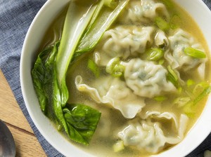 Resep Sup Pangsit Ayam Kuah Bening yang Gurihnya Mantap