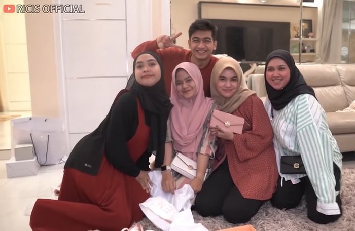 Ria Ricis dan Puput, adik Teuku Ryan