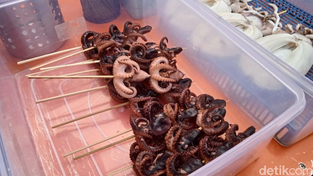 Laris di Pasar Lama Tangerang, Sate Gurita 'Si Endut' Bisa Raih Rp 20 Juta/Hari