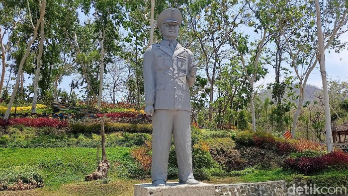 Selain Patung, Soeharto Juga Diabadikan Jadi Nama Tempat Wisata Bukit Soeharto di Desa Biting, Kecamatan Badegan jadi salah satu lokasi wisata favorit warga Ponorogo. Meski baru dibuka sejak tahun 2020 lalu, bukit seluas 7 hektare ini jadi jujugan wisata.