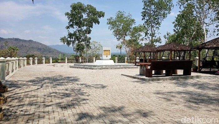 Bukit Soeharto di Desa Biting, Kecamatan Badegan jadi salah satu lokasi wisata favorit warga Ponorogo. Meski baru dibuka sejak tahun 2020 lalu, bukit seluas 7 hektare ini jadi jujugan wisata.