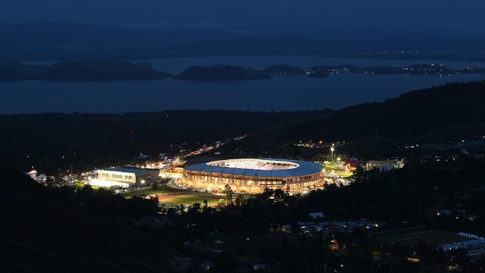 Suasana Stadion Lukas Enembe Jelang Pembukaan PON Papua Suasana Stadion Lukas Enembe sebelum Upacara pembukaan PON Papua di Kompleks Olahraga Kampung Harapan, Sentani, Kabupaten Jayapura, Papua, Sabtu (2/10/2021). Perhelatan olahraga empat tahunan tersebut mengangkat tema 'Torang Bisa'. ANTARA FOTO/Zabur Karuru/wsj.