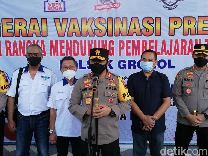 Kapolda Jateng Irjen Ahmad Lutfi di Vaksinasi yang digelar Polri dan Ikatan Motor Besar Indonesia (IMBI), Solo, Sabtu (2/10/2021).