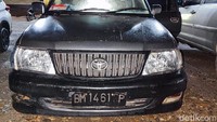 Mobil minibus bertangki modifikasi yang menyedot BBM jenis solar di salah satu SPBU di Musi Rawas Atas, Sumsel telah diamankan polisi. (dok Istimewa)