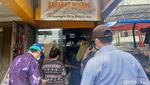 Lebar Tempatnya 1.5 Meter dan Menunya Enak, Warung Padang Ini Viral