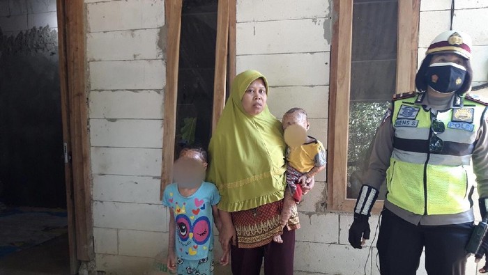 Anak di Boyolali mengidap kelainan kulit Anak di Boyolali mengidap kelainan kulit langka, bersisik seluruh tubuh,