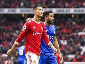 Cie... Andros Townsend Dapat Jersey Cristiano Ronaldo