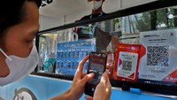 Presiden Joko Widodo menekankan pentingnya transformasi digital di era pandemi Covid-19. Pandemi ini momentum yang tepat untuk membuat usaha mikro kecil dan menengah (UMKM) melakukan transformasi digital dan bisa naik kelas sehingga mampu menjadi bagian dari rantai pasok dalam negeri maupun global.