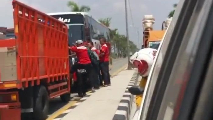 bus ngeblong di lamongan