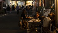 Menteri Ekonomi Jepang Yasutoshi Nishimura mengatakan meski status darurat telah dicabut, pembatasan pergerakan sosial terkait pandemi akan tetap diberlakukan di restoran dan acara berskala besar. Salah satunya, restoran wajib tutup pada pukul 20.00.  
