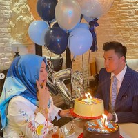 Dan inilah potret Datuk Seri Vida dan Ahmad Iqbal sebelum mereka putus. Datuk Seri masih merayakan ulang tahun berondong tampannya itu. Foto: dok. Instagram/@ahmadiqbalzulkefli