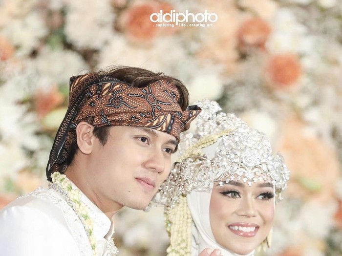 Foto pasangan Rizky Billar dan Lesti Kejora. Foto pasangan Rizky Billar dan Lesti Kejora.