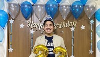 Begitu dekat dengan para sahabatnya, Jerome Polin serasa memiliki keluarga kedua di Jepang. Bahkan saat perayaan ulang tahunnya yang ke-23 juga dirayakan bersama sahabat-sahabatnya. Foto: Instagram/jeromepolin