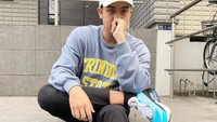 YouTuber Indonesia yang menetap di Jepang dikenal dengan konten pendidikan dan vlognya selama hidup di Jepang. Gayanya yang kocak berhasil menghibur para penontonnya di YouTube. Foto: Instagram/jeromepolin