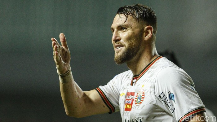 Persija Jakarta memetik kemenangan atas Persiraja Banda Aceh di lanjutan BRI Liga 1 2021. Kemenangan ditentukan penalti Marko Simic.