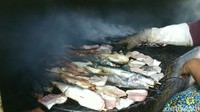 Di kelurahan ini, rumah yang memiliki tungku pengasapan lengkap dengan cerobong menandakan pemiliknya adalah pengusaha ikan asap. Usaha ikan asap di kampung ini lazim dilakukan kaum hawa.