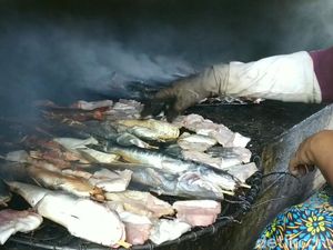 Ibu-ibu di Pasuruan Kantongi Jutaan Rupiah dari Ikan Asap