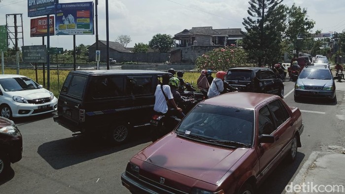 Jalan Menuju Objek Wisata Air di Klaten Padat Merayap Kunjungan Wisatawan