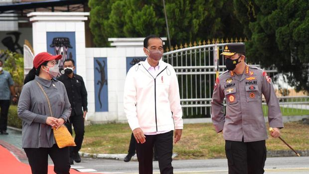 Presiden Bertolak ke Kabupaten Merauke untuk Resmikan Infrastruktur dan Tinjau Vaksinasi. ( Lukas - Biro Pers Sekretariat Presiden)