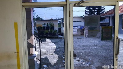 Rusak! Penampakan Kantor Desa Bojong Koneng Diserang Massa