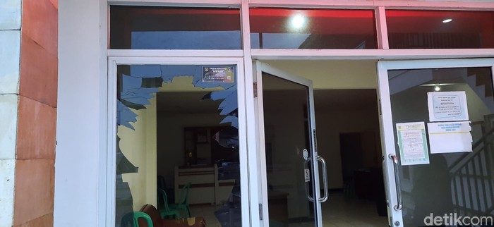 Kantor Desa Bojong Koneng Dirusak Massa Kantor Desa Bojong Koneng Dirusak Massa