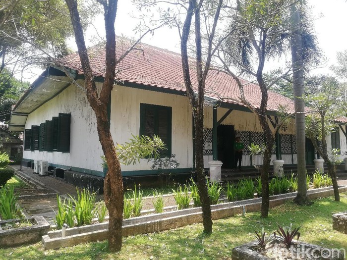 Melihat kediaman Bupati Sumedang terkaya pemilik 31 istri