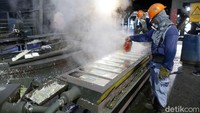 Tahapan terakhir adalah tahap pemurnian atau refining. Pada tahap ini crude tin dari hasil peleburan pertama akan dimurnikan melalui kettle refining, eutectic refining dan electrolytic refining. Proses pemurnian akan menghasilkan logam timah dengan kadar Sn yang mampu mencapai 99,93%.