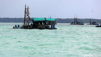 PT Timah juga bermitra dengan masyarakat dengan penambangan isap produksi yang notabenenya dimiliki oleh masyarakat di sekitar wilayah operasi PT Timah. Jadi, dalam pelaksanaannya PT Timah tetap melibatkan masyarakat baik dari skala kecil maupun skala besar.