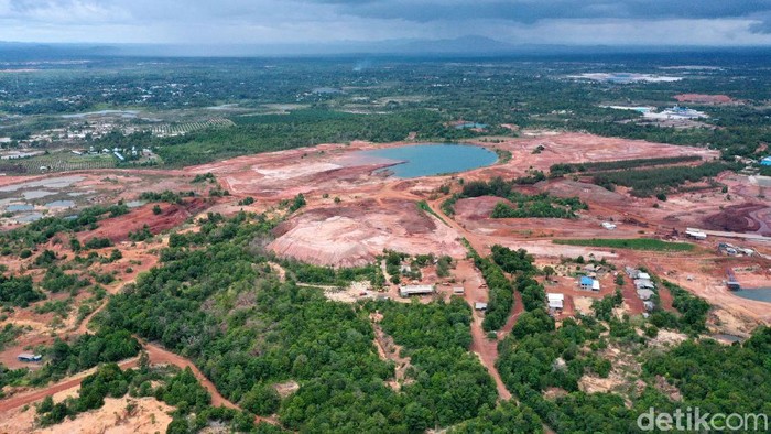 Mengintip Proses Penambangan Timah di Bangka Belitung Salah satu kekayaan mineral yang terkandung di perut bumi Indonesia adalah Timah. Indonesia juga menjadi salah satu penghasil tambang timah terbesar di dunia.