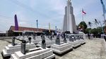 Peringati HUT TNI, Pangkoarmada I Tabur Bunga di TMP Samudera