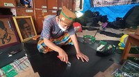 Nunung tampak lihai membuat siluet tersebut.