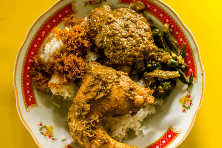 Di Bandung Ada Dendeng Batokok dan Gulai Kikil Sedap di 5 RM Padang Ini