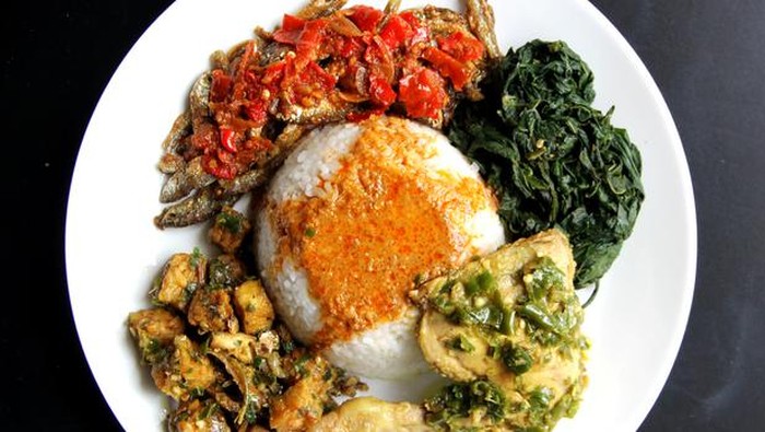 Di Bandung Ada Dendeng Batokok dan Gulai Kikil Sedap di 5 RM Padang Ini
