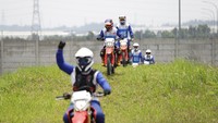 PT Astra Honda Motor (AHM) mulai membuka fasilitas AHM Safety Riding Park untuk umum. Sebagai permulaan, sejumlah awak media diberi kesempatan menjajal sirkuit offroad dengan menggunakan Honda CRF150L. Foto: Dok. Astra Honda Motor (AHM)